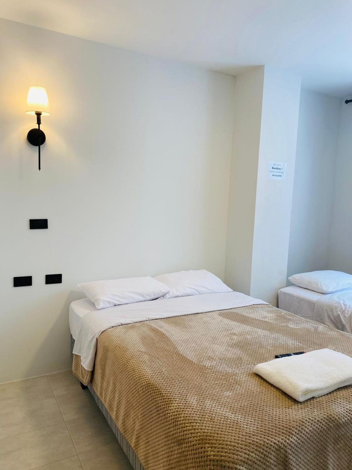 Hotel Bombay บาญอส ภายนอก รูปภาพ
