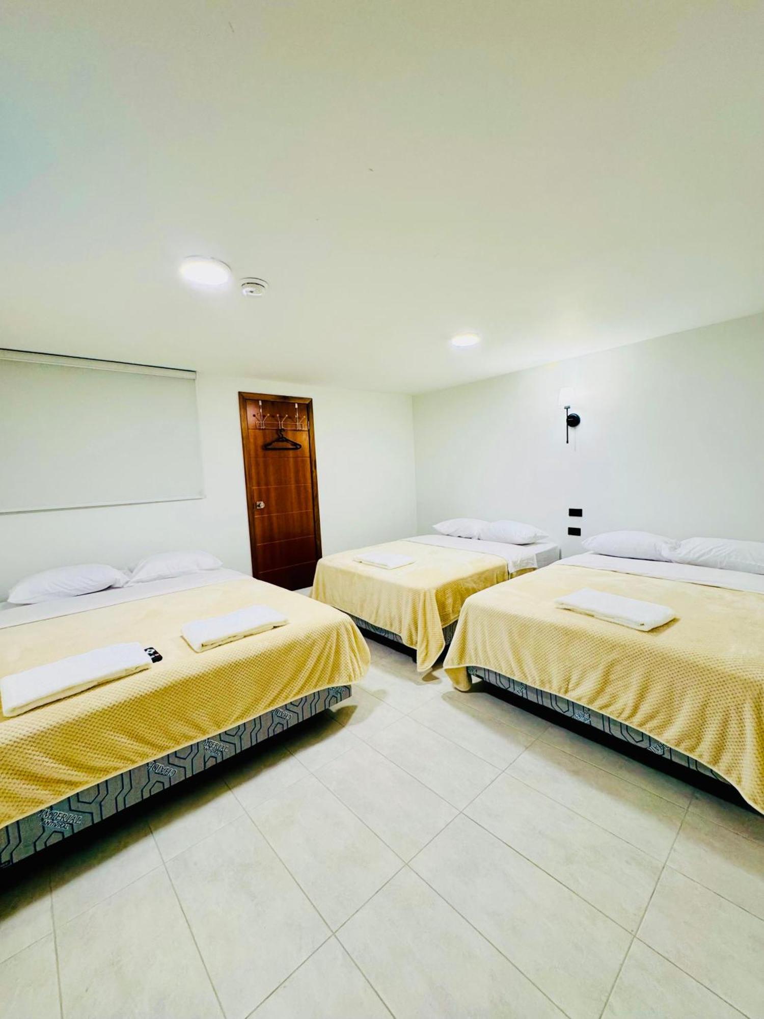 Hotel Bombay บาญอส ภายนอก รูปภาพ