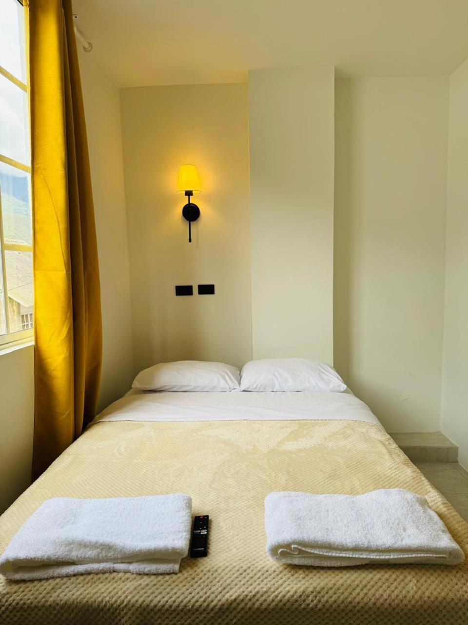 Hotel Bombay บาญอส ภายนอก รูปภาพ